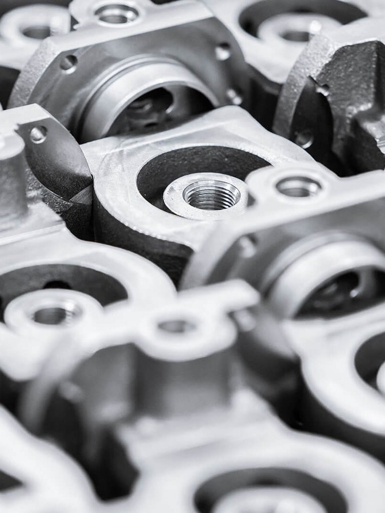 Nahaufnahme von Zahnradpumpen zur Getriebeschmierung.